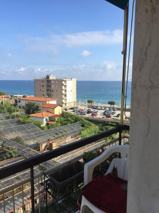 Appartement A Due Passi Dal Mare à Vallecrosia Extérieur photo